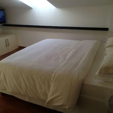 Sea View With Garden. Apartamento Montignano