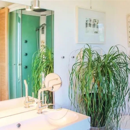 Apartamento Sea View With Garden. *